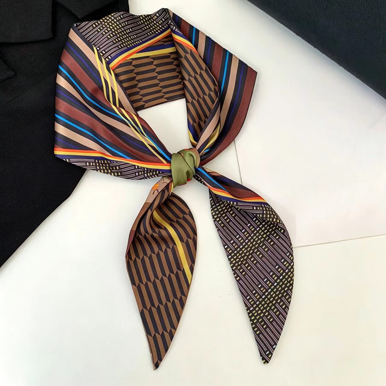 Ribbon Wired Satin - Syal Sutra Mewah Motif Cetak, Pita